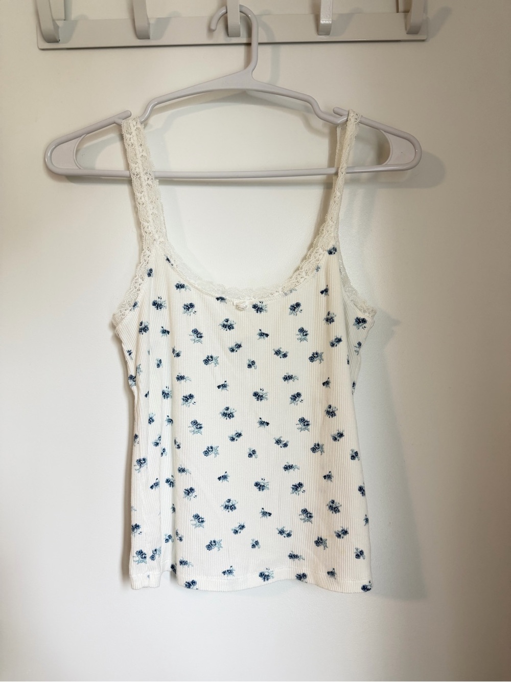 Skims Modal Cream Lace-Trim Floral Ribbed Tank Top - Blue Floral